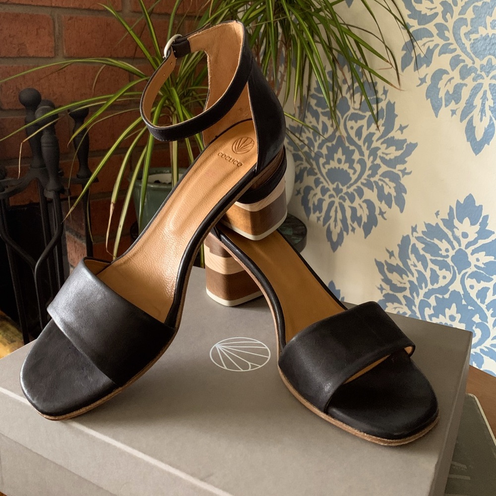 Brand new Coclico black leather sandals with woodwn heel! Sz 10